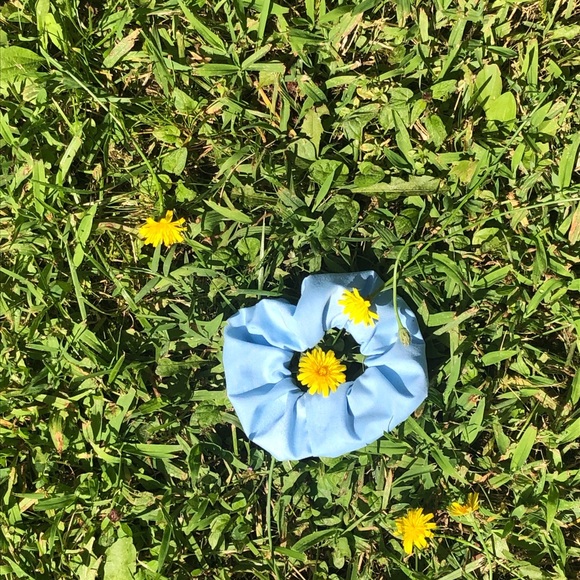 SCRUNCHIES - Picture 2 of 3
